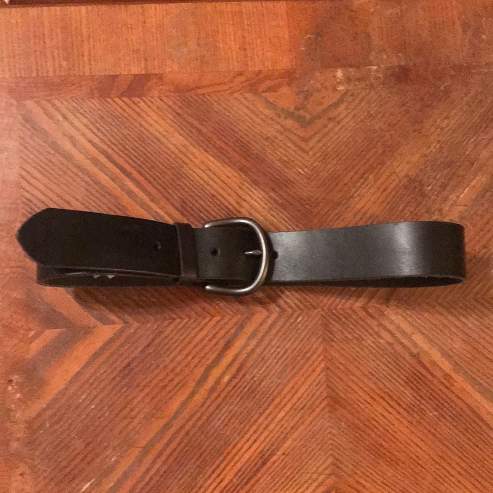 Black leather Levi’s belt